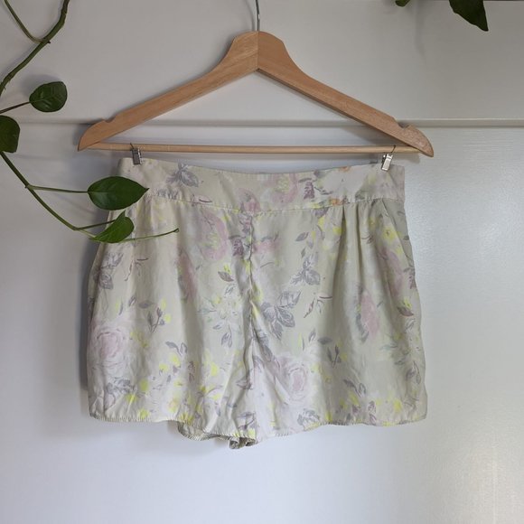 Wilfred 100% Silk Floral Shorts Size 2 - Picture 3 of 4
